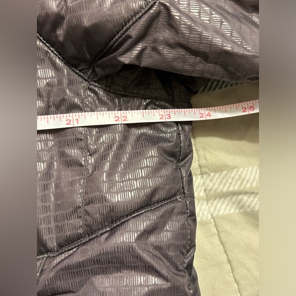 The North Face Nylon Puffer Coat - Picture 9 of 12